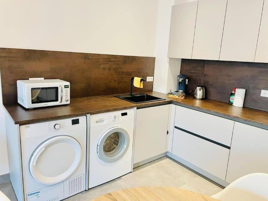 Charming 2 Bedrooms Flat In Center W Free Parking &terrace Appartement Luxemburg